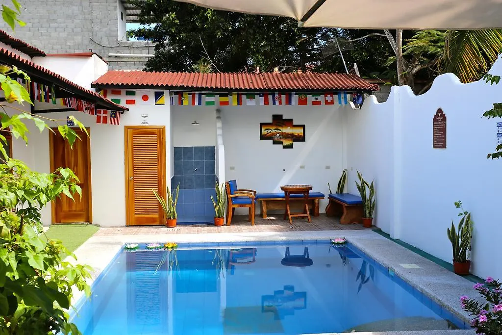 The Galapagos Pearl B&B プエルトアヨラ 3*,