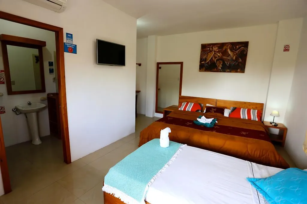 The Galapagos Pearl B&B プエルトアヨラ
