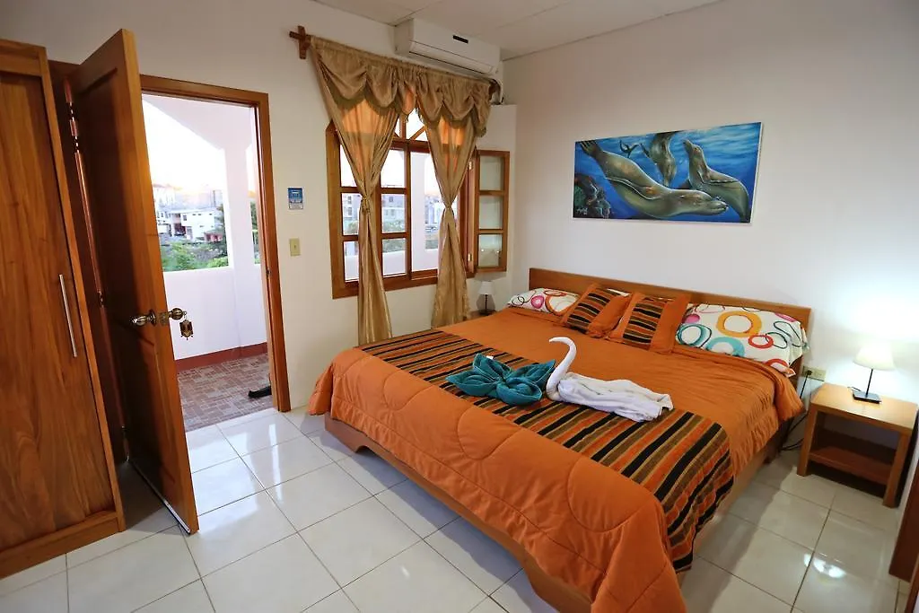The Galapagos Pearl B&B プエルトアヨラ