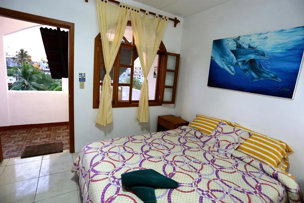 The Galapagos Pearl B&B プエルトアヨラ 3*,