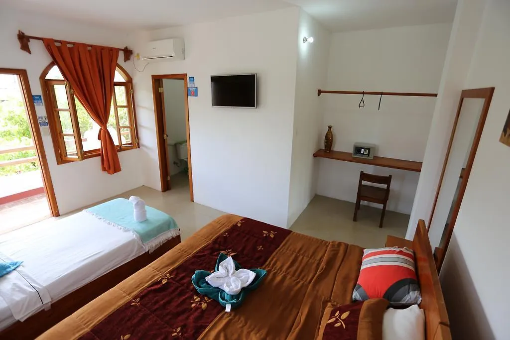 The Galapagos Pearl B&B プエルトアヨラ ベッド・アンド・ブレックファスト